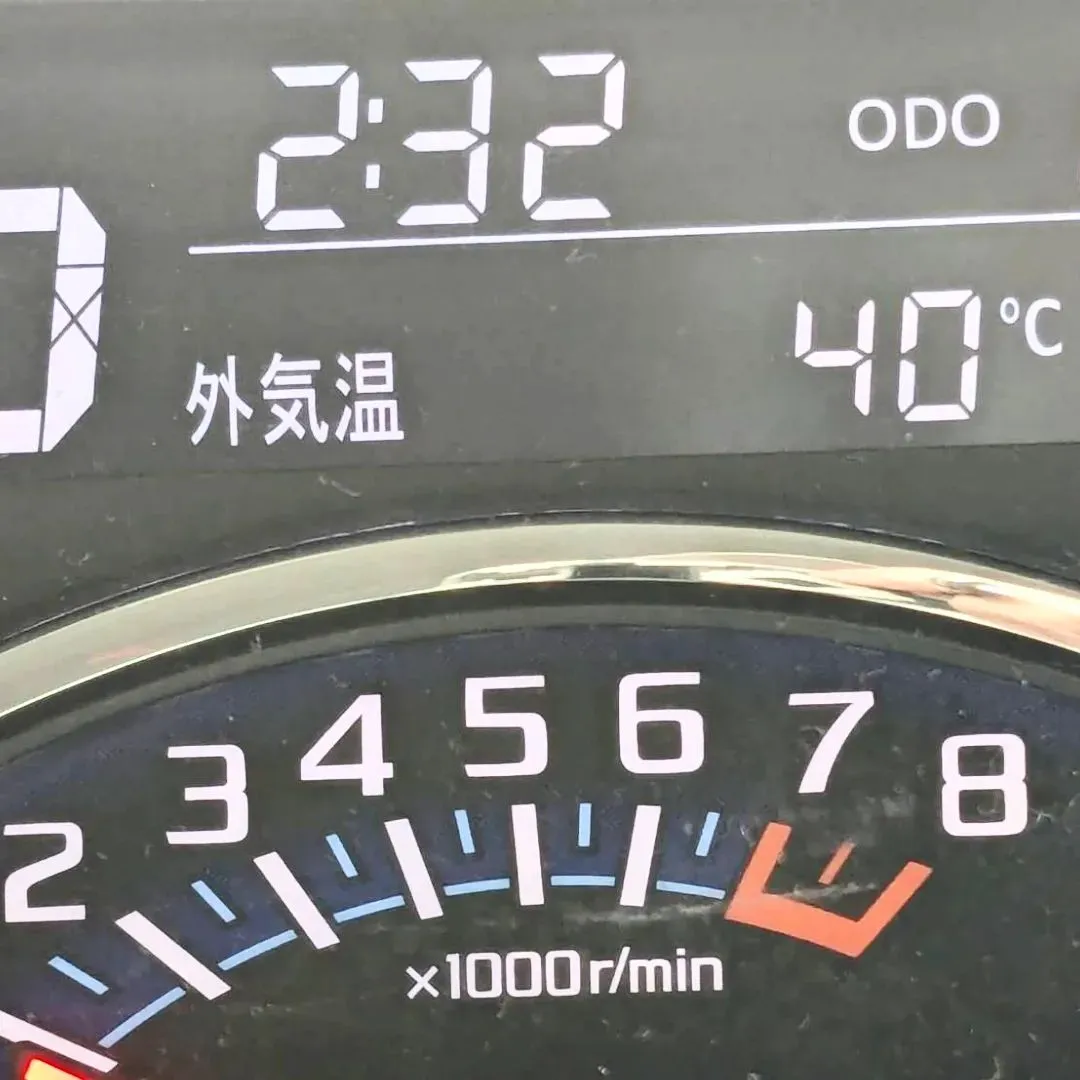 【長住】 なんと昼間の車の温度計「40℃」　たまらんです(;...