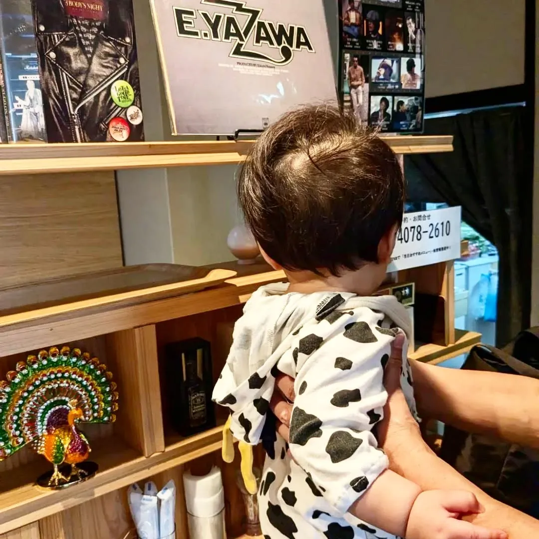 【長住】今日 最初のお客さんは「孫2号」永ちゃんに興味津々😎...